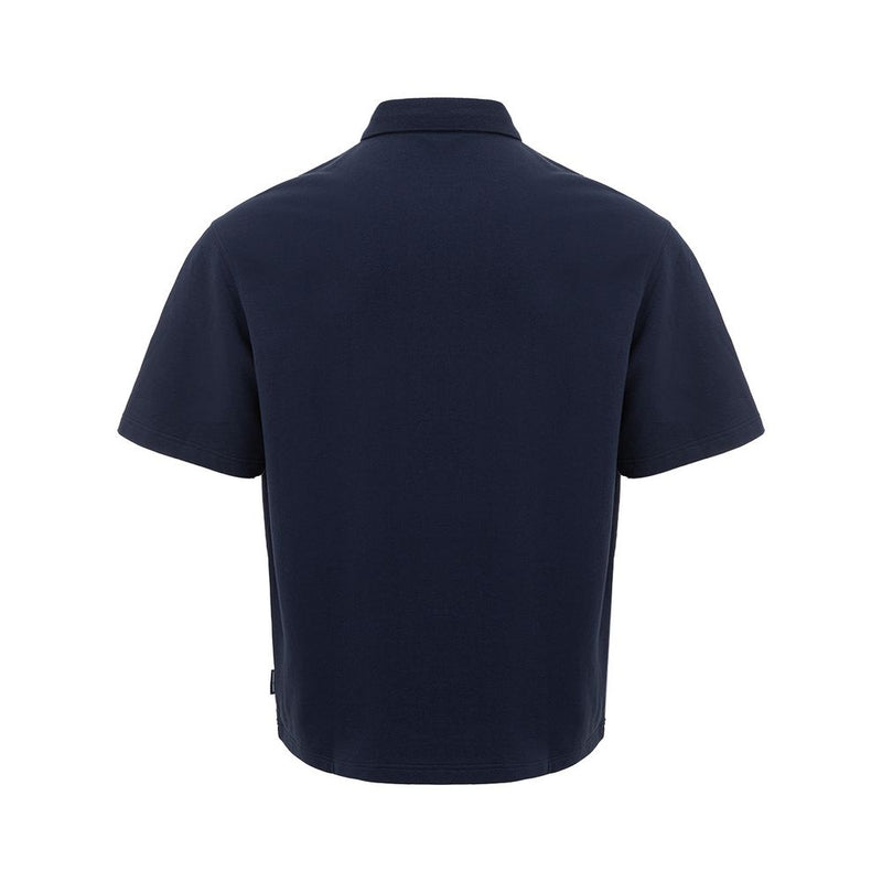 El elegante polo de algodón azul para hombres