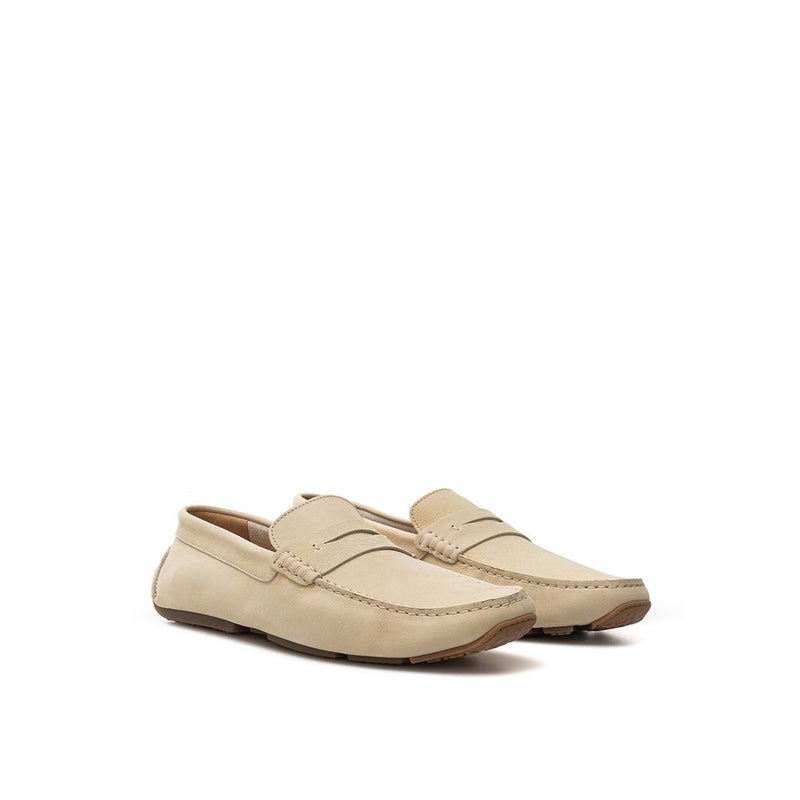 Elegantes mocasines de cuero beige para el caballero exigente