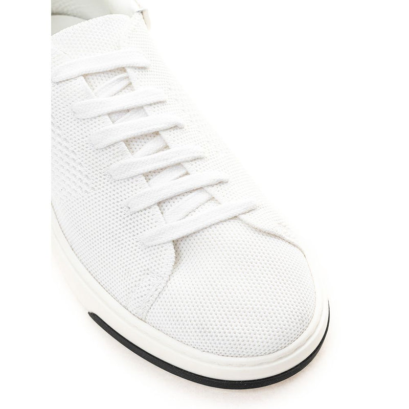 Elegantes zapatillas de cuero blanco