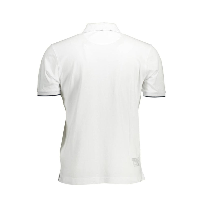 Elegante polo blanco con bordados contrastantes