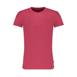 Rotes Baumwollt-Shirt