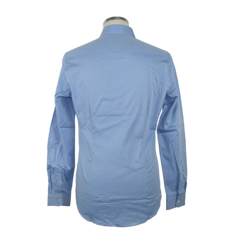 Élégance chemise en coton bleu clair libéré