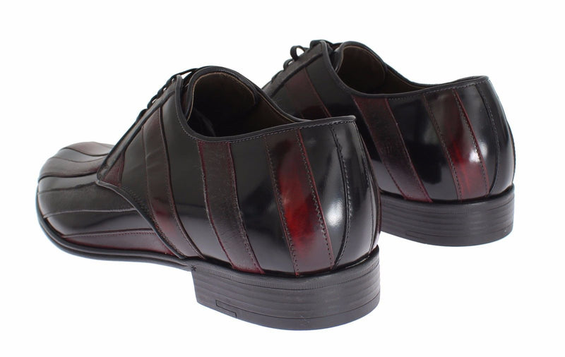 Elegante schwarze Bordeaux gestreifte Leder -Kleiderschuhe