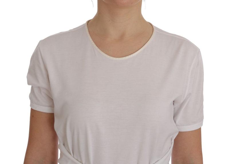 Elegante blusa de envoltura blanca con acentos de cristal