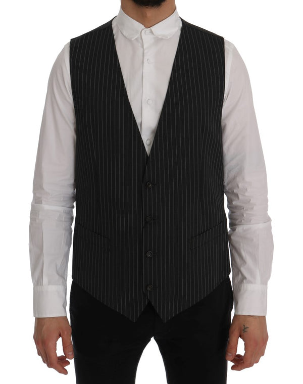 Elegante gilet a strisce grigie.