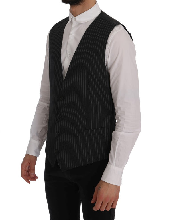 Elegante gilet a strisce grigie.