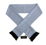 Élégant foulard de la soie bleue