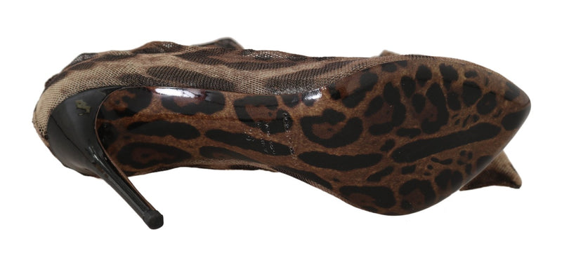 Elegantes tacones de calcetines con estampado de leopardo