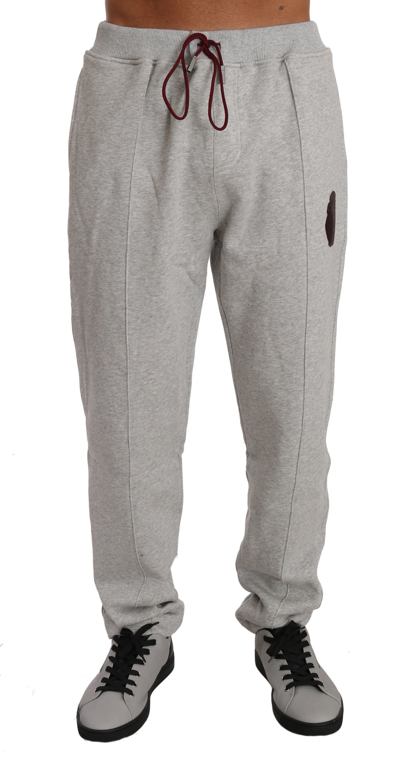 Elegantes grauer Kapuzen -Sweatsuit -Ensemble