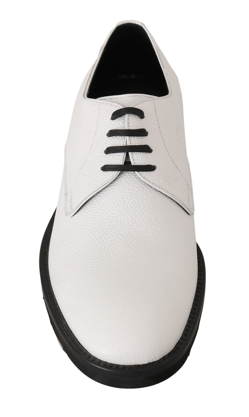 Elegantes zapatos de cuero formal blanco