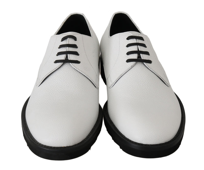 Elegantes zapatos de cuero formal blanco