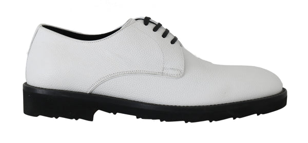 Elegantes zapatos de cuero formal blanco