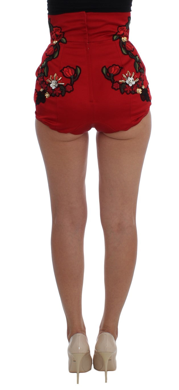 Short brodé de soie rouge ravissante