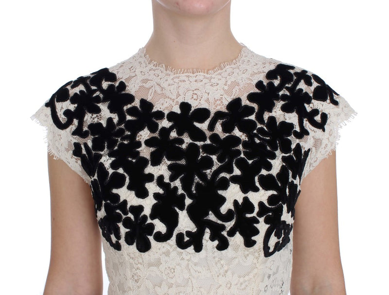 Elegantes Blumen -Spitzen -Kappen -Maxikleid mit Blumenkappe