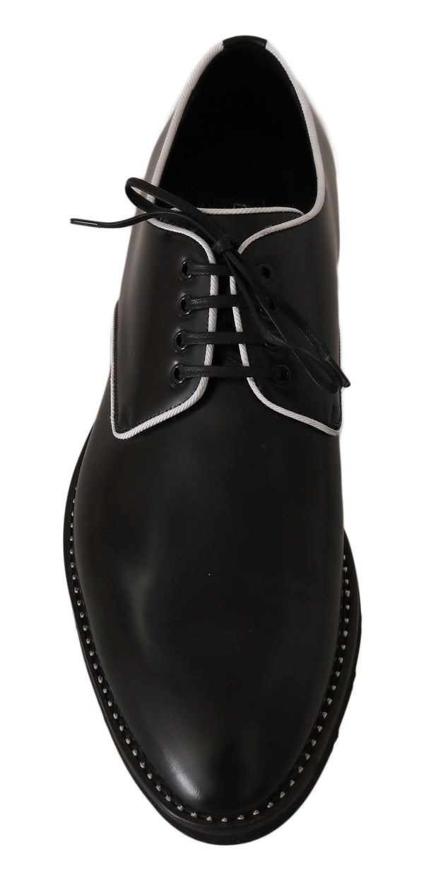 Elegantes zapatos de vestir derby de cuero negro