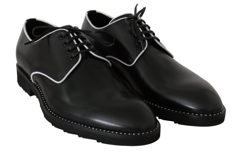 Elegantes zapatos de vestir derby de cuero negro