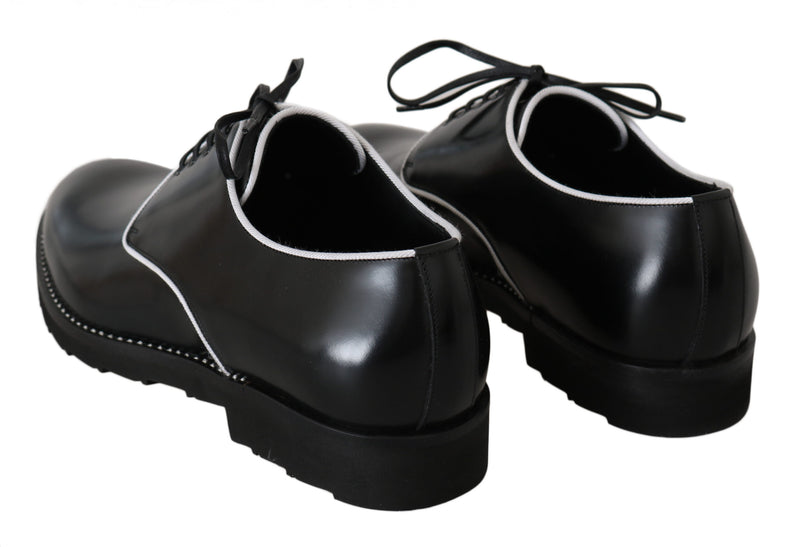 Elegante schwarze Leder -Derby -Kleiderschuhe