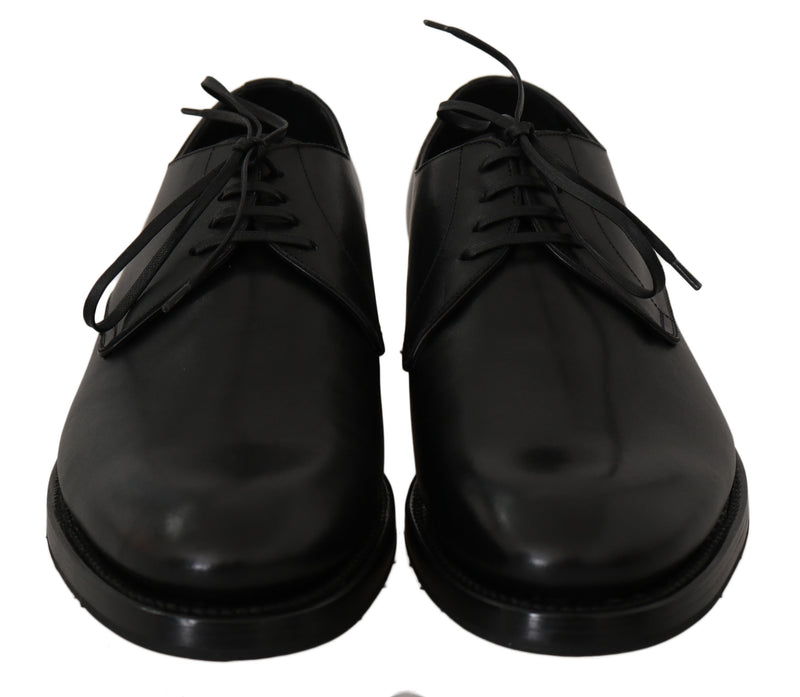 Elegantes zapatos de vestir derby de cuero negro