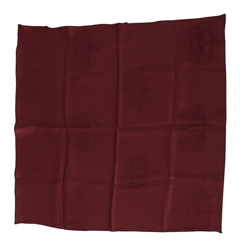 Emball de foulard carré de soie rouge élégant