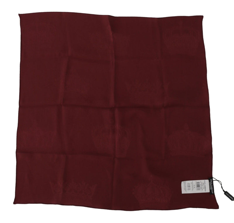 Emball de foulard carré de soie rouge élégant